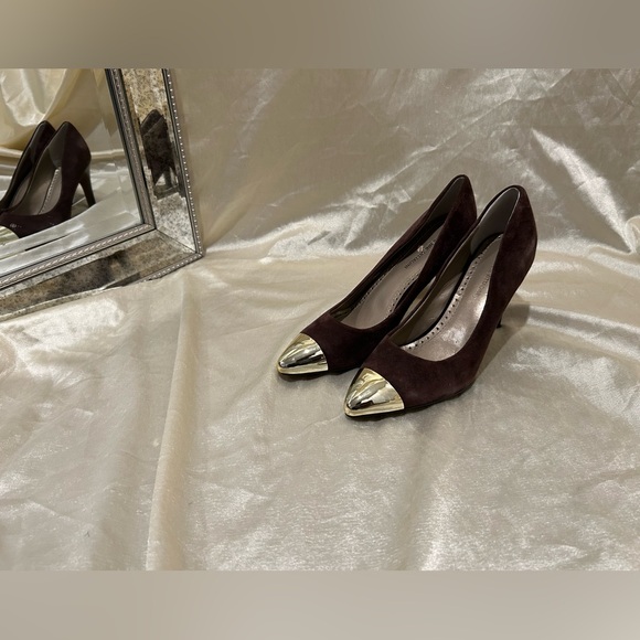 Velvet Mocha Heels with Gold Toe - Picture 2 of 6